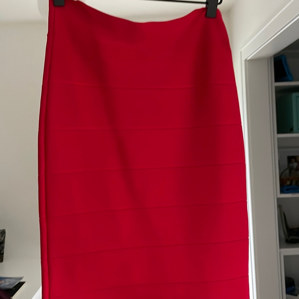 Bcbg maxazria leger skirt